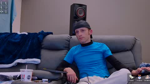 Snapshot of dilldough405 chatting on December 16, 12:37 am Dilldough405 online show from December 16, 12:37 am