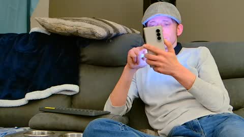 Snapshot of dilldough405 chatting on December 18, 1:23 pm Dilldough405 online show from December 18, 1:23 pm