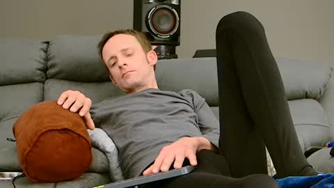 Snapshot of dilldough405 chatting on December 19, 1:51 pm Dilldough405 online show from December 19, 1:51 pm