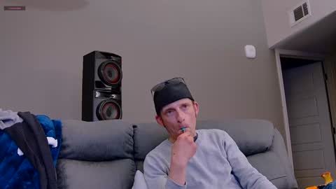 Snapshot of dilldough405 chatting on December 20, 2:41 am Dilldough405 online show from December 20, 2:41 am