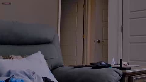 Snapshot of dilldough405 chatting on December 20, 3:31 pm Dilldough405 online show from December 20, 3:31 pm