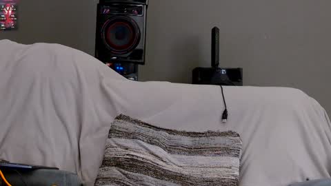 Snapshot of dilldough405 chatting on December 27, 11:31 pm Dilldough405 online show from December 27, 11:31 pm