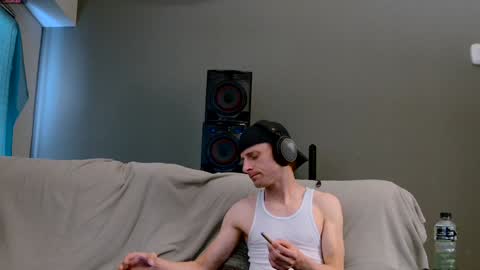 Snapshot of dilldough405 chatting on December 28, 10:02 pm Dilldough405 online show from December 28, 10:02 pm