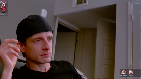 Snapshot of dilldough405 chatting on January 8, 8:49 am Dilldough405 online show from January 8, 8:49 am