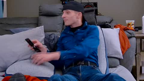 Snapshot of dilldough405 chatting on January 27, 8:18 am Dilldough405 online show from January 27, 8:18 am