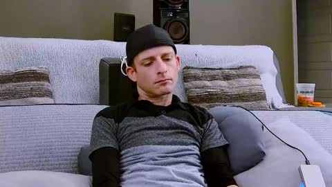 Snapshot of dilldough405 chatting on February 6, 5:51 pm Dilldough405 online show from February 6, 5:51 pm