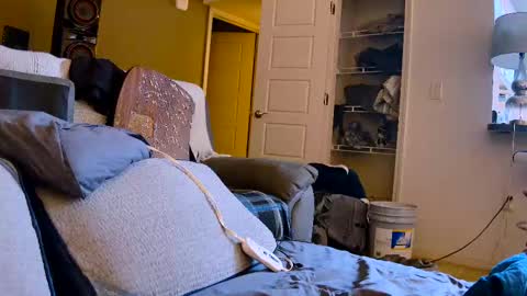 Snapshot of dilldough405 chatting on February 13, 11:26 pm Dilldough405 online show from February 13, 11:26 pm