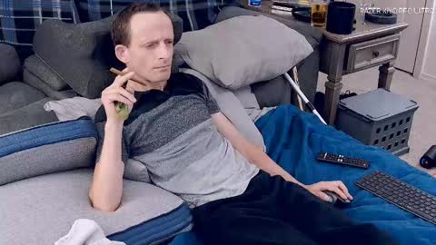 Snapshot of dilldough405 chatting on September 24, 8:17 am Dilldough405 online show from September 24, 8:17 am