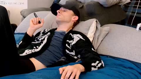 Snapshot of dilldough405 chatting on October 27, 10:47 pm Dilldough405 online show from October 27, 10:47 pm