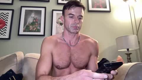 Snapshot of dillonwilde chatting on December 23, 8:25 pm Dillon online show from December 23, 8:25 pm