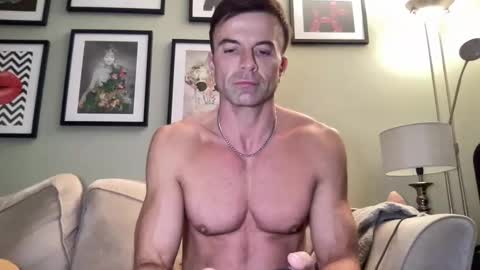 Snapshot of dillonwilde chatting on February 14, 8:37 pm Dillon online show from February 14, 8:37 pm