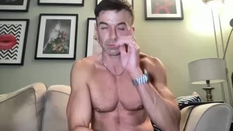 Snapshot of dillonwilde chatting on February 27, 8:31 pm Dillon online show from February 27, 8:31 pm