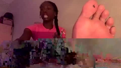 Snapshot of dimedoll33 chatting on September 30, 11:54 pm black american princess online show from September 30, 11:54 pm