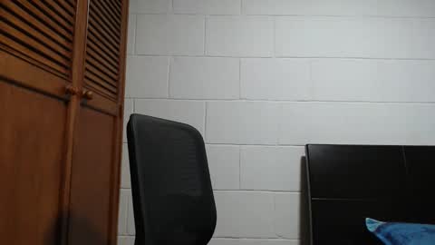 Snapshot of dimitri_quiet chatting on February 13, 5:03 am Dimitri online show from February 13, 5:03 am