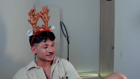 Snapshot of dimitri_targaryen chatting on December 19, 2:34 am Fabian online show from December 19, 2:34 am