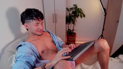 Snapshot of dimitri_targaryen chatting on January 8, 11:32 am Fabian online show from January 8, 11:32 am