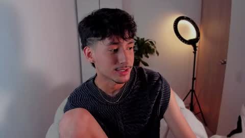 Snapshot of dimitri_targaryen chatting on January 10, 4:12 am Fabian online show from January 10, 4:12 am