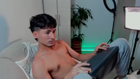 Snapshot of dimitri_targaryen chatting on January 11, 7:17 am Fabian online show from January 11, 7:17 am