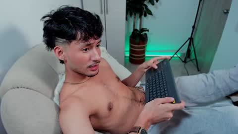 Snapshot of dimitri_targaryen chatting on January 22, 7:03 am Fabian online show from January 22, 7:03 am