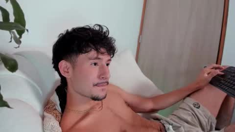 Snapshot of dimitri_targaryen chatting on February 20, 1:25 am Fabian online show from February 20, 1:25 am