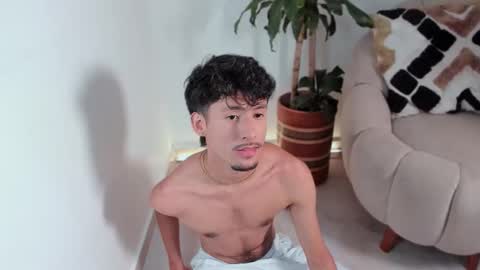 Snapshot of dimitri_targaryen chatting on February 24, 1:21 pm Fabian online show from February 24, 1:21 pm