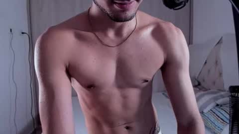 Snapshot of dimitri_targaryen chatting on October 25, 12:40 am Fabian online show from October 25, 12:40 am