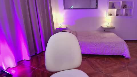 Snapshot of dina_ellis chatting on March 7, 9:23 pm Dina online show from March 7, 9:23 pm