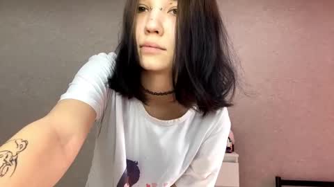 Snapshot of dinakonno chatting on April 3, 9:51 am Amelia online show from April 3, 9:51 am