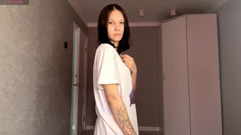 Snapshot of dinakonno chatting on April 6, 10:16 am Amelia online show from April 6, 10:16 am