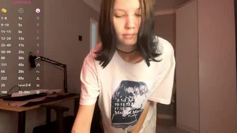 Snapshot of dinakonno chatting on April 13, 8:09 am Amelia online show from April 13, 8:09 am
