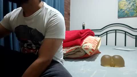 Snapshot of dinchtcams chatting on June 26, 6:18 am Dincht online show from June 26, 6:18 am