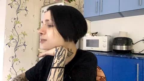Snapshot of dinorahdamoro chatting on October 17, 8:11 pm Cate online show from October 17, 8:11 pm