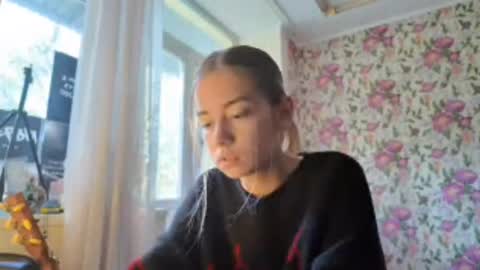 dinorahmroczkowski online show from September 23, 8:17 am