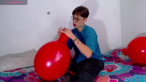 Snapshot of dio_star chatting on December 3, 2:37 pm Dio online show from December 3, 2:37 pm