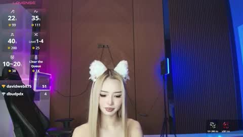 Snapshot of dion_lee9 chatting on March 9, 1:59 pm Reina online show from March 9, 1:59 pm