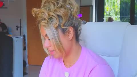 diosadeluniverso_ online show from February 12, 7:09 pm