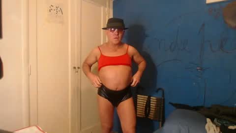 Snapshot of director518538 chatting on July 7, 8:18 am Fabi-cross online show from July 7, 8:18 am