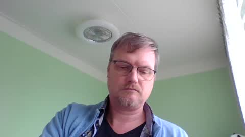 Snapshot of dirkkie1975 chatting on December 3, 12:16 pm dirkkie1975 online show from December 3, 12:16 pm