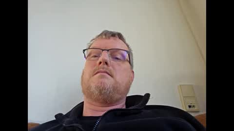 Snapshot of dirkkie1975 chatting on February 25, 10:03 am dirkkie1975 online show from February 25, 10:03 am