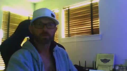 dirtrider15 online show from March 4, 9:32 pm