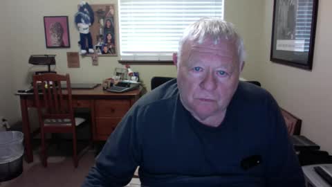 dirtrider195080438 online show from April 22, 10:11 pm