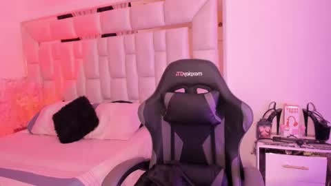 Violet online show from March 26, 1:01 am