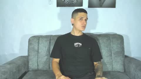 Snapshot of dirtyandsweet_ chatting on July 7, 11:42 pm David Julian independent online show from July 7, 11:42 pm