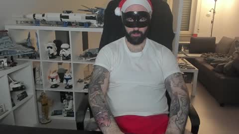 Snapshot of dirtybalws chatting on December 25, 2:35 am Robert online show from December 25, 2:35 am