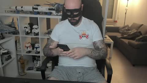 Snapshot of dirtybalws chatting on January 19, 12:17 am Robert online show from January 19, 12:17 am