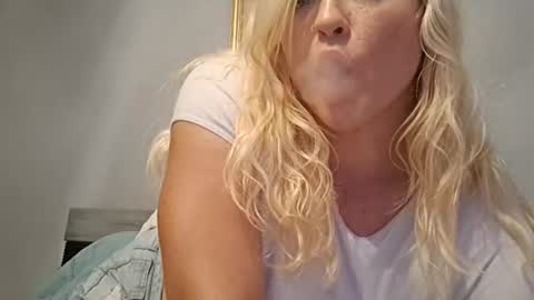 Daisy Wylde online show from June 29, 1:01 am