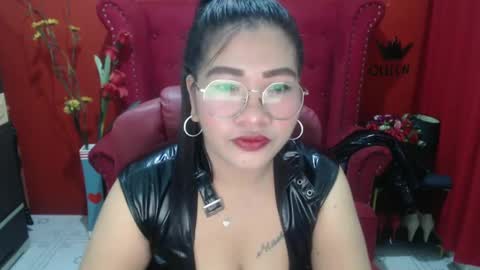 LatexQueen online show from February 26, 11:20 am