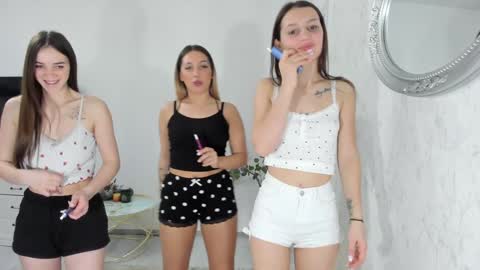 Gyna    Josie    online show from February 15, 1:57 am