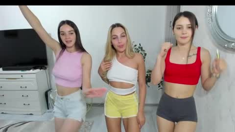 Gyna    Josie    online show from June 9, 11:49 pm