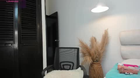 Snapshot of dirtygril chatting on September 22, 6:43 pm Angelica online show from September 22, 6:43 pm